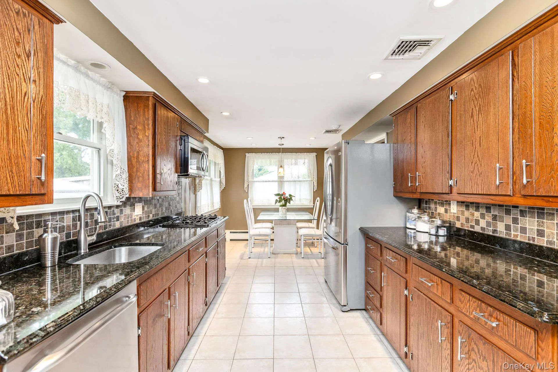 19 Knoll Lane, Smithtown, NY, 4 Bedrooms Bedrooms, 8 Rooms Rooms,2 BathroomsBathrooms,Residential,For Rent,Knoll,0,1009532 19 Knoll Lane, Smithtown, NY, 4 Bedrooms Bedrooms, 8 Rooms Rooms,2 BathroomsBathrooms,Residential,For Rent,Knoll,0,1009532