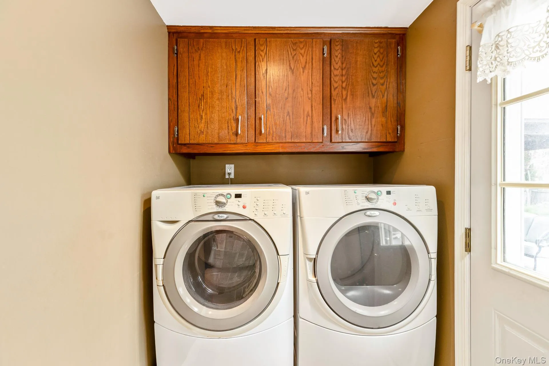 19 Knoll Lane, Smithtown, NY, 4 Bedrooms Bedrooms, 8 Rooms Rooms,2 BathroomsBathrooms,Residential,For Rent,Knoll,0,1009532 19 Knoll Lane, Smithtown, NY, 4 Bedrooms Bedrooms, 8 Rooms Rooms,2 BathroomsBathrooms,Residential,For Rent,Knoll,0,1009532