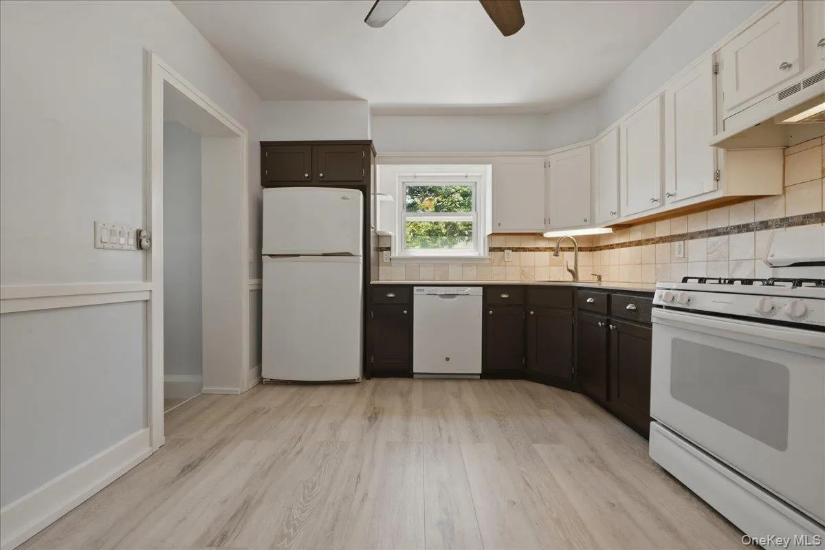 2395 Yorktown Street, Hempstead, NY, 3 Bedrooms Bedrooms, 7 Rooms Rooms,1 BathroomBathrooms,Residential,For Rent,Yorktown,0,1009536 2395 Yorktown Street, Hempstead, NY, 3 Bedrooms Bedrooms, 7 Rooms Rooms,1 BathroomBathrooms,Residential,For Rent,Yorktown,0,1009536
