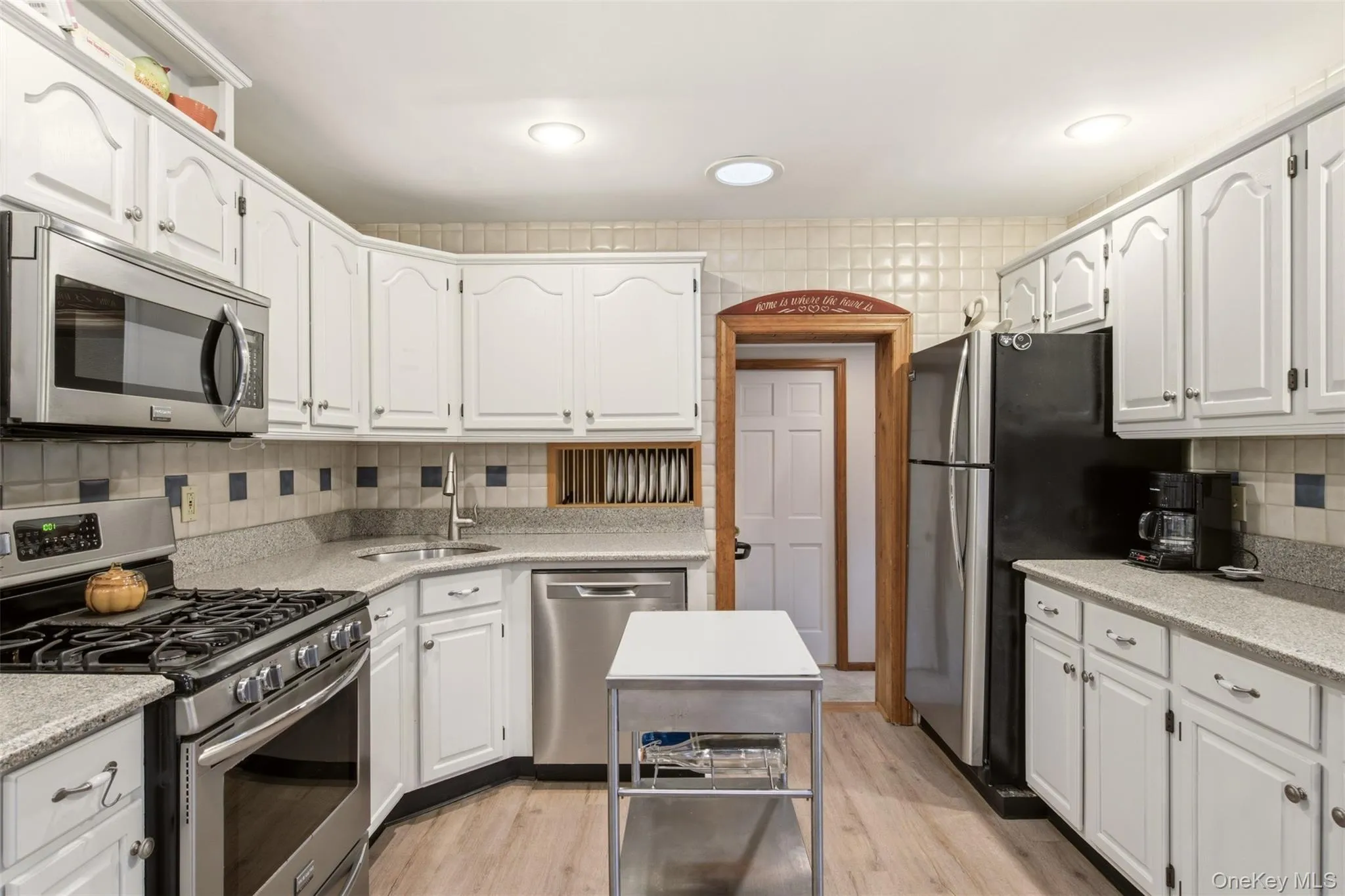 4 Landing Meadow Road, Smithtown, NY, 3 Bedrooms Bedrooms, 8 Rooms Rooms,2 BathroomsBathrooms,Residential,For Rent,Landing Meadow,0,1009540 4 Landing Meadow Road, Smithtown, NY, 3 Bedrooms Bedrooms, 8 Rooms Rooms,2 BathroomsBathrooms,Residential,For Rent,Landing Meadow,0,1009540