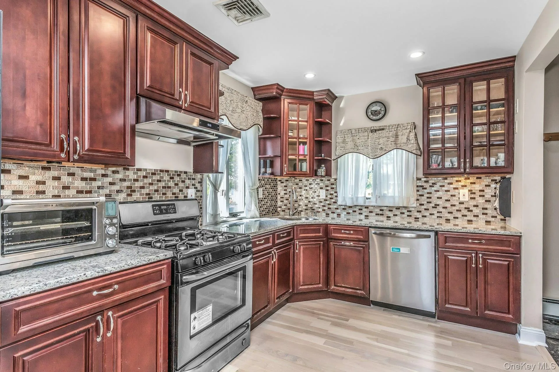 233 Collins Avenue, North Hempstead, NY, 5 Bedrooms Bedrooms, 14 Rooms Rooms,4 BathroomsBathrooms,Residential,For Rent,Collins,0,1009546 233 Collins Avenue, North Hempstead, NY, 5 Bedrooms Bedrooms, 14 Rooms Rooms,4 BathroomsBathrooms,Residential,For Rent,Collins,0,1009546