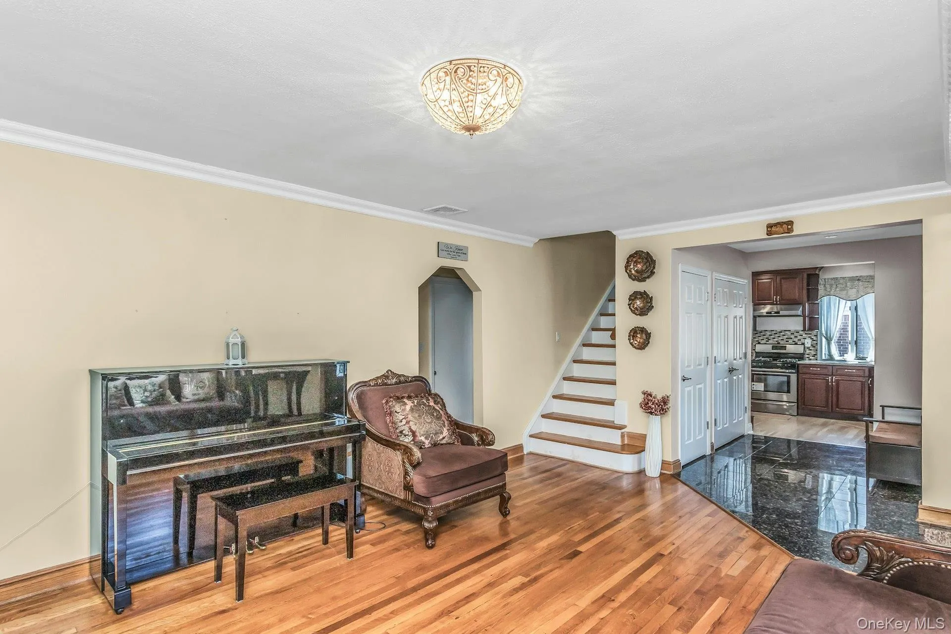 233 Collins Avenue, North Hempstead, NY, 5 Bedrooms Bedrooms, 14 Rooms Rooms,4 BathroomsBathrooms,Residential,For Rent,Collins,0,1009546 233 Collins Avenue, North Hempstead, NY, 5 Bedrooms Bedrooms, 14 Rooms Rooms,4 BathroomsBathrooms,Residential,For Rent,Collins,0,1009546