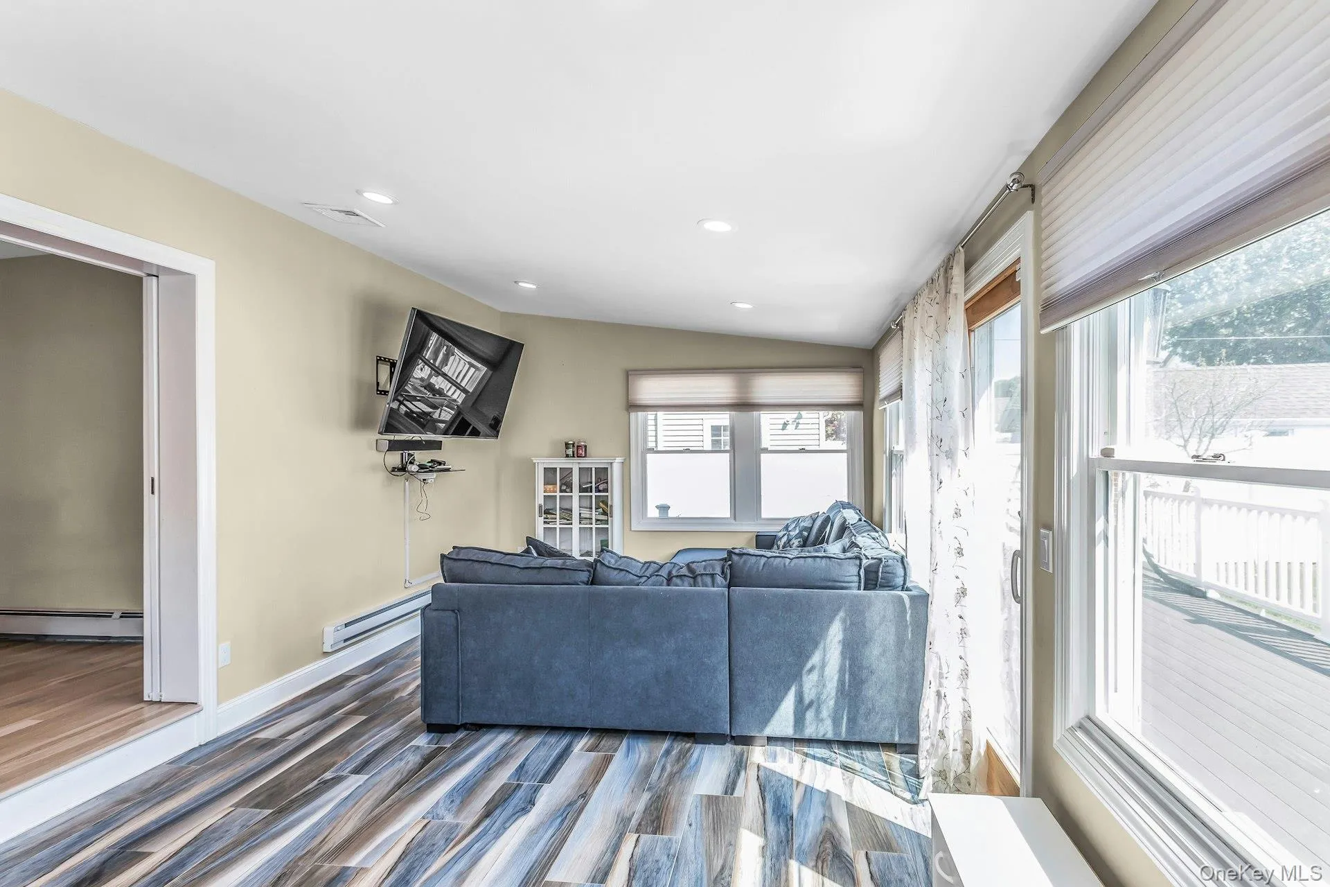 233 Collins Avenue, North Hempstead, NY, 5 Bedrooms Bedrooms, 14 Rooms Rooms,4 BathroomsBathrooms,Residential,For Rent,Collins,0,1009546 233 Collins Avenue, North Hempstead, NY, 5 Bedrooms Bedrooms, 14 Rooms Rooms,4 BathroomsBathrooms,Residential,For Rent,Collins,0,1009546