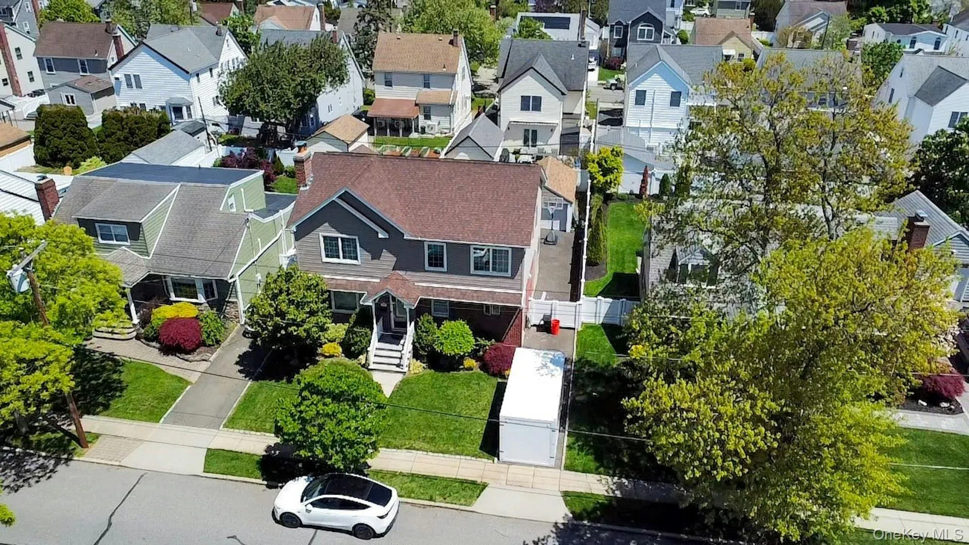 233 Collins Avenue, North Hempstead, NY, 5 Bedrooms Bedrooms, 14 Rooms Rooms,4 BathroomsBathrooms,Residential,For Rent,Collins,0,1009546 233 Collins Avenue, North Hempstead, NY, 5 Bedrooms Bedrooms, 14 Rooms Rooms,4 BathroomsBathrooms,Residential,For Rent,Collins,0,1009546
