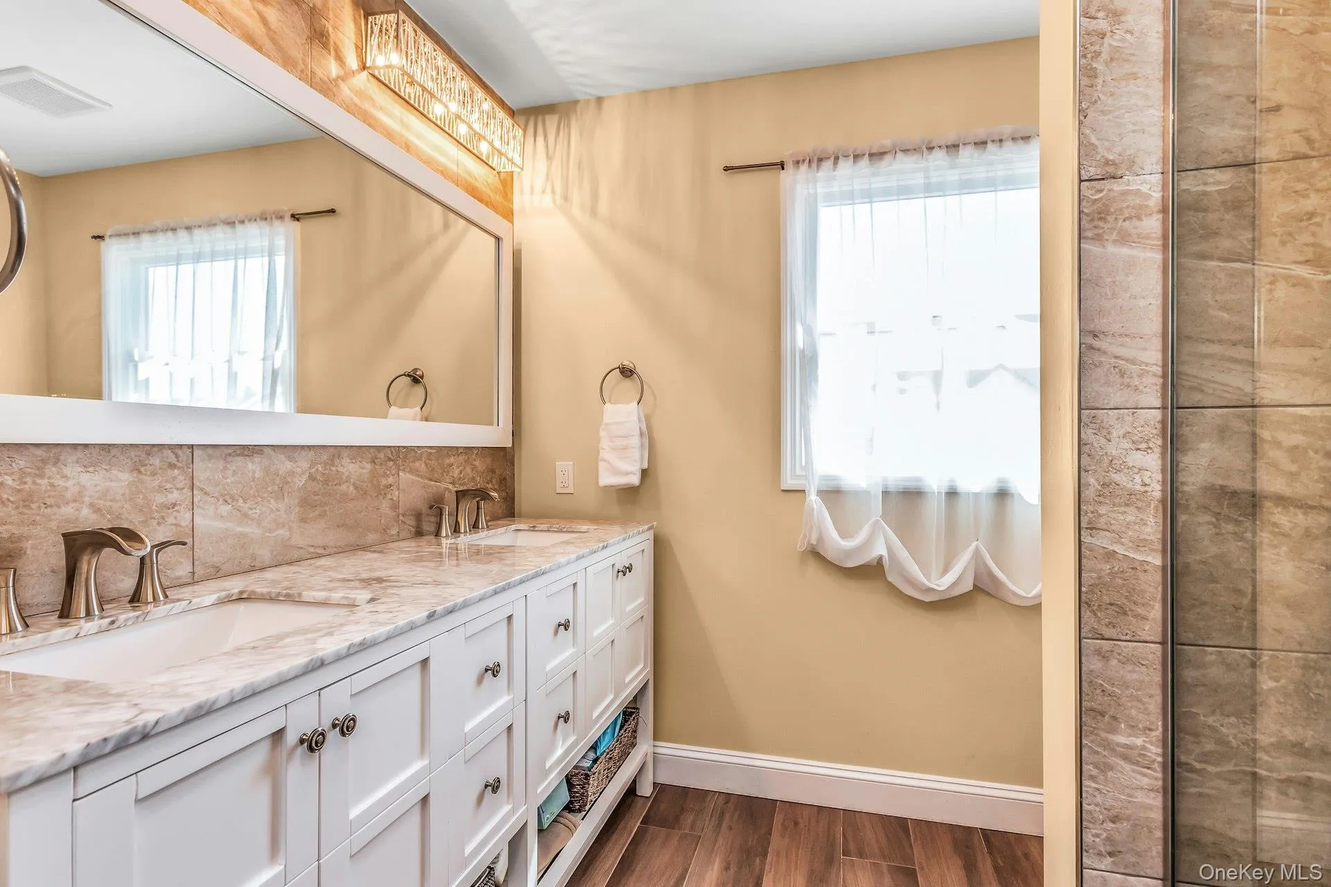 233 Collins Avenue, North Hempstead, NY, 5 Bedrooms Bedrooms, 14 Rooms Rooms,4 BathroomsBathrooms,Residential,For Rent,Collins,0,1009546 233 Collins Avenue, North Hempstead, NY, 5 Bedrooms Bedrooms, 14 Rooms Rooms,4 BathroomsBathrooms,Residential,For Rent,Collins,0,1009546