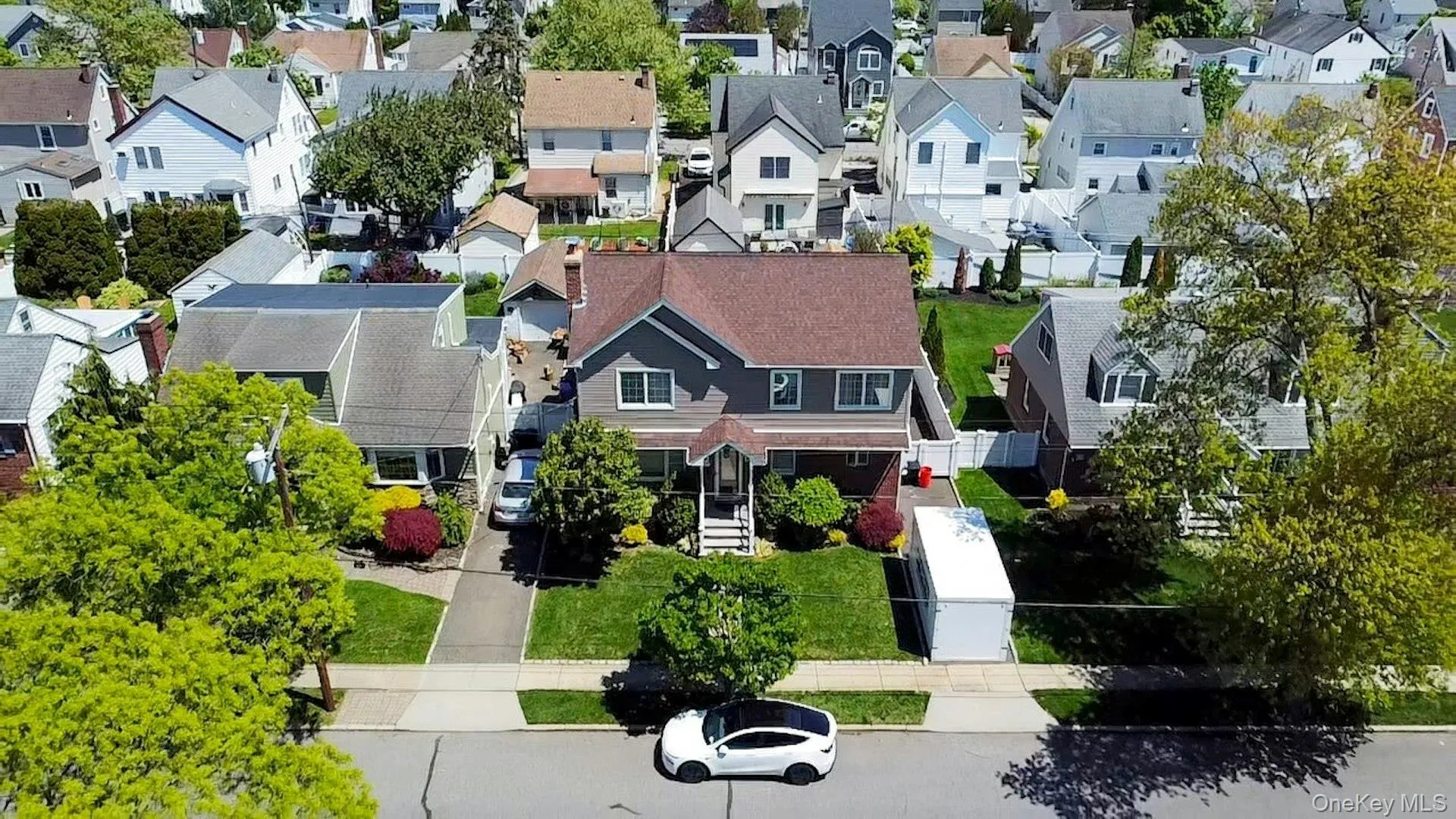 233 Collins Avenue, North Hempstead, NY, 5 Bedrooms Bedrooms, 14 Rooms Rooms,4 BathroomsBathrooms,Residential,For Rent,Collins,0,1009546 233 Collins Avenue, North Hempstead, NY, 5 Bedrooms Bedrooms, 14 Rooms Rooms,4 BathroomsBathrooms,Residential,For Rent,Collins,0,1009546