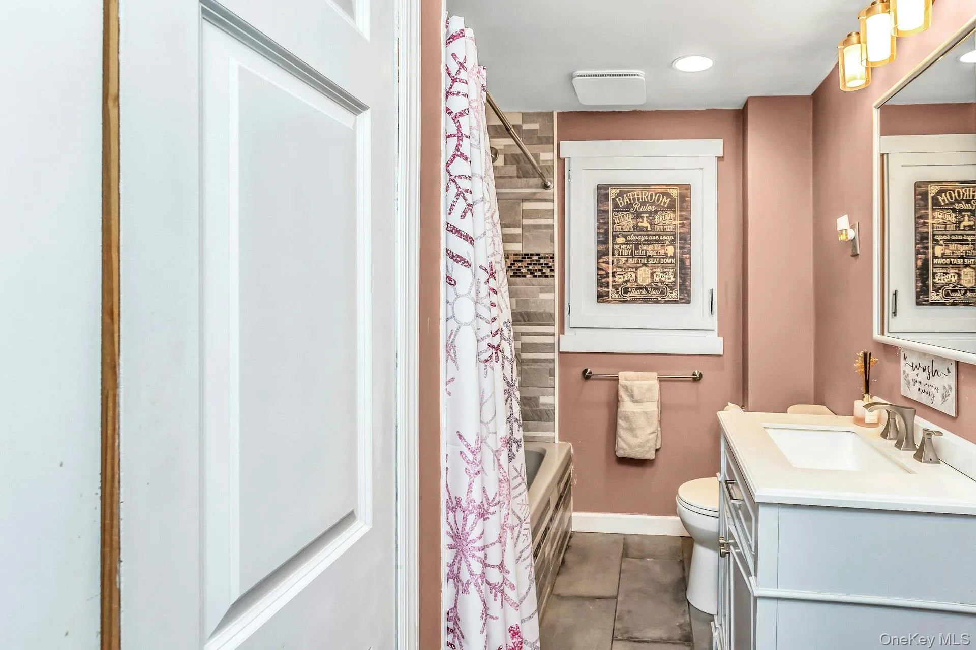 233 Collins Avenue, North Hempstead, NY, 5 Bedrooms Bedrooms, 14 Rooms Rooms,4 BathroomsBathrooms,Residential,For Rent,Collins,0,1009546 233 Collins Avenue, North Hempstead, NY, 5 Bedrooms Bedrooms, 14 Rooms Rooms,4 BathroomsBathrooms,Residential,For Rent,Collins,0,1009546