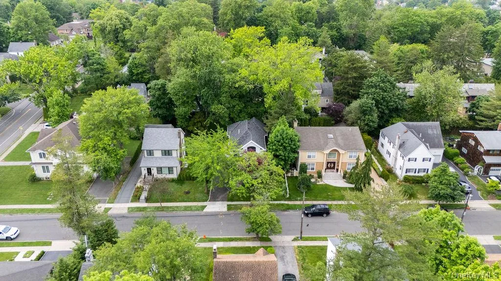 6 Burbury Lane, North Hempstead, NY, 4 Bedrooms Bedrooms, 7 Rooms Rooms,2 BathroomsBathrooms,Residential,For Rent,Burbury,0,1009555 6 Burbury Lane, North Hempstead, NY, 4 Bedrooms Bedrooms, 7 Rooms Rooms,2 BathroomsBathrooms,Residential,For Rent,Burbury,0,1009555