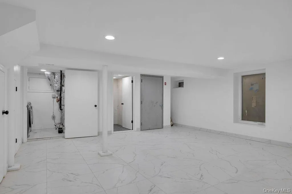 6 Burbury Lane, North Hempstead, NY, 4 Bedrooms Bedrooms, 7 Rooms Rooms,2 BathroomsBathrooms,Residential,For Rent,Burbury,0,1009555 6 Burbury Lane, North Hempstead, NY, 4 Bedrooms Bedrooms, 7 Rooms Rooms,2 BathroomsBathrooms,Residential,For Rent,Burbury,0,1009555