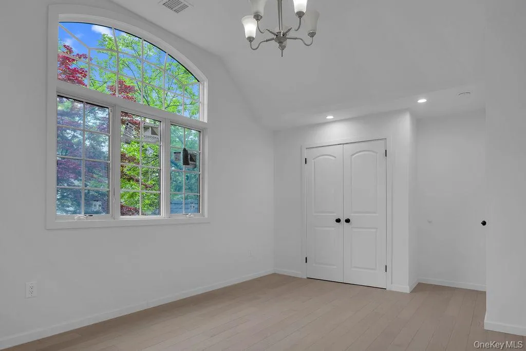 6 Burbury Lane, North Hempstead, NY, 4 Bedrooms Bedrooms, 7 Rooms Rooms,2 BathroomsBathrooms,Residential,For Rent,Burbury,0,1009555 6 Burbury Lane, North Hempstead, NY, 4 Bedrooms Bedrooms, 7 Rooms Rooms,2 BathroomsBathrooms,Residential,For Rent,Burbury,0,1009555