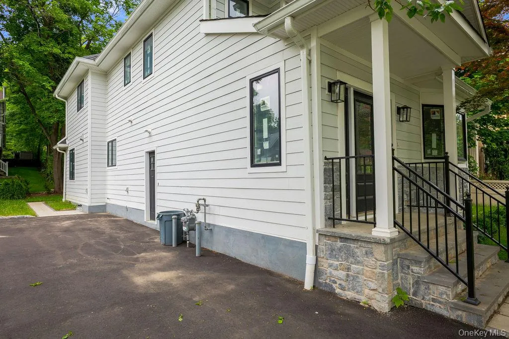 6 Burbury Lane, North Hempstead, NY, 4 Bedrooms Bedrooms, 7 Rooms Rooms,2 BathroomsBathrooms,Residential,For Rent,Burbury,0,1009555 6 Burbury Lane, North Hempstead, NY, 4 Bedrooms Bedrooms, 7 Rooms Rooms,2 BathroomsBathrooms,Residential,For Rent,Burbury,0,1009555