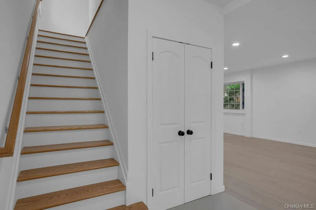 6 Burbury Lane, North Hempstead, NY, 4 Bedrooms Bedrooms, 7 Rooms Rooms,2 BathroomsBathrooms,Residential,For Rent,Burbury,0,1009555 6 Burbury Lane, North Hempstead, NY, 4 Bedrooms Bedrooms, 7 Rooms Rooms,2 BathroomsBathrooms,Residential,For Rent,Burbury,0,1009555