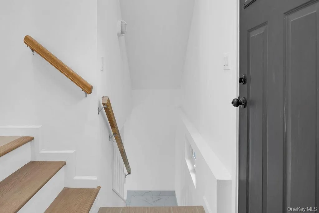 6 Burbury Lane, North Hempstead, NY, 4 Bedrooms Bedrooms, 7 Rooms Rooms,2 BathroomsBathrooms,Residential,For Rent,Burbury,0,1009555 6 Burbury Lane, North Hempstead, NY, 4 Bedrooms Bedrooms, 7 Rooms Rooms,2 BathroomsBathrooms,Residential,For Rent,Burbury,0,1009555