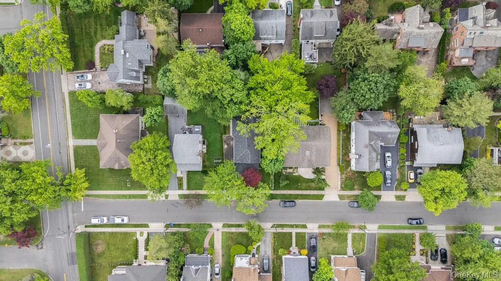 6 Burbury Lane, North Hempstead, NY, 4 Bedrooms Bedrooms, 7 Rooms Rooms,2 BathroomsBathrooms,Residential,For Rent,Burbury,0,1009555 6 Burbury Lane, North Hempstead, NY, 4 Bedrooms Bedrooms, 7 Rooms Rooms,2 BathroomsBathrooms,Residential,For Rent,Burbury,0,1009555