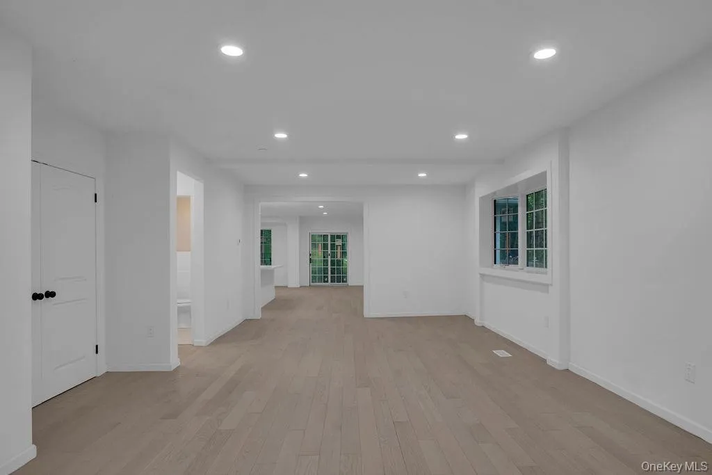6 Burbury Lane, North Hempstead, NY, 4 Bedrooms Bedrooms, 7 Rooms Rooms,2 BathroomsBathrooms,Residential,For Rent,Burbury,0,1009555 6 Burbury Lane, North Hempstead, NY, 4 Bedrooms Bedrooms, 7 Rooms Rooms,2 BathroomsBathrooms,Residential,For Rent,Burbury,0,1009555