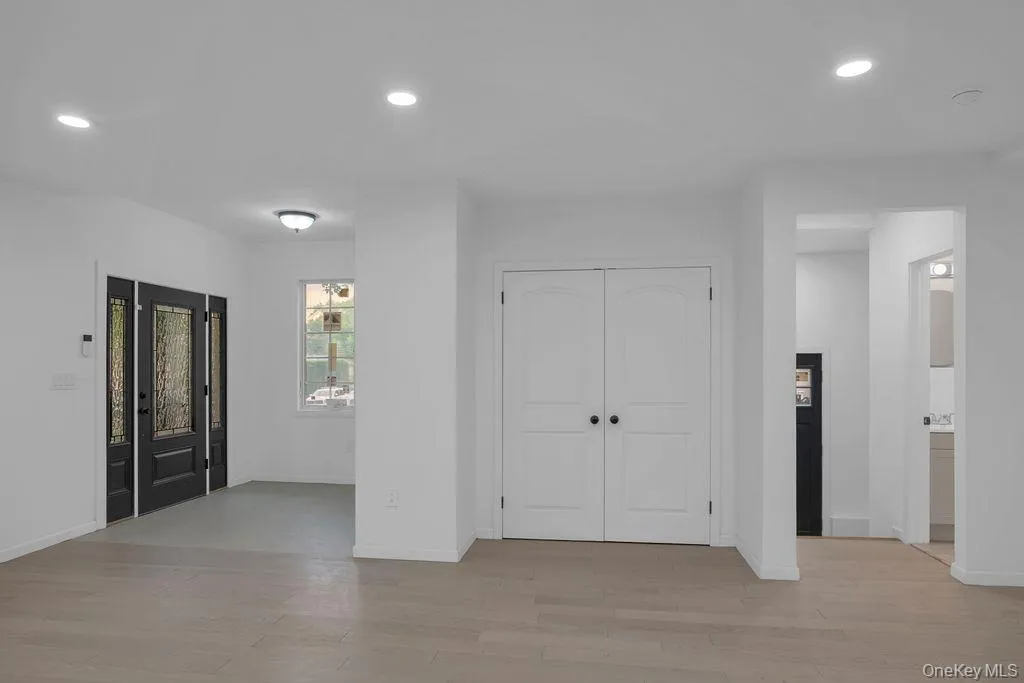 6 Burbury Lane, North Hempstead, NY, 4 Bedrooms Bedrooms, 7 Rooms Rooms,2 BathroomsBathrooms,Residential,For Rent,Burbury,0,1009555 6 Burbury Lane, North Hempstead, NY, 4 Bedrooms Bedrooms, 7 Rooms Rooms,2 BathroomsBathrooms,Residential,For Rent,Burbury,0,1009555