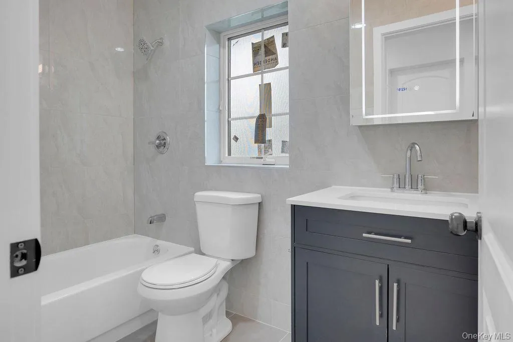 6 Burbury Lane, North Hempstead, NY, 4 Bedrooms Bedrooms, 7 Rooms Rooms,2 BathroomsBathrooms,Residential,For Rent,Burbury,0,1009555 6 Burbury Lane, North Hempstead, NY, 4 Bedrooms Bedrooms, 7 Rooms Rooms,2 BathroomsBathrooms,Residential,For Rent,Burbury,0,1009555