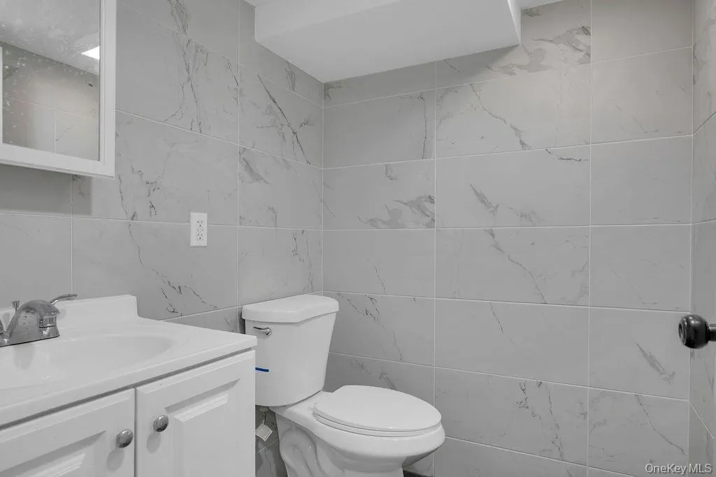 6 Burbury Lane, North Hempstead, NY, 4 Bedrooms Bedrooms, 7 Rooms Rooms,2 BathroomsBathrooms,Residential,For Rent,Burbury,0,1009555 6 Burbury Lane, North Hempstead, NY, 4 Bedrooms Bedrooms, 7 Rooms Rooms,2 BathroomsBathrooms,Residential,For Rent,Burbury,0,1009555