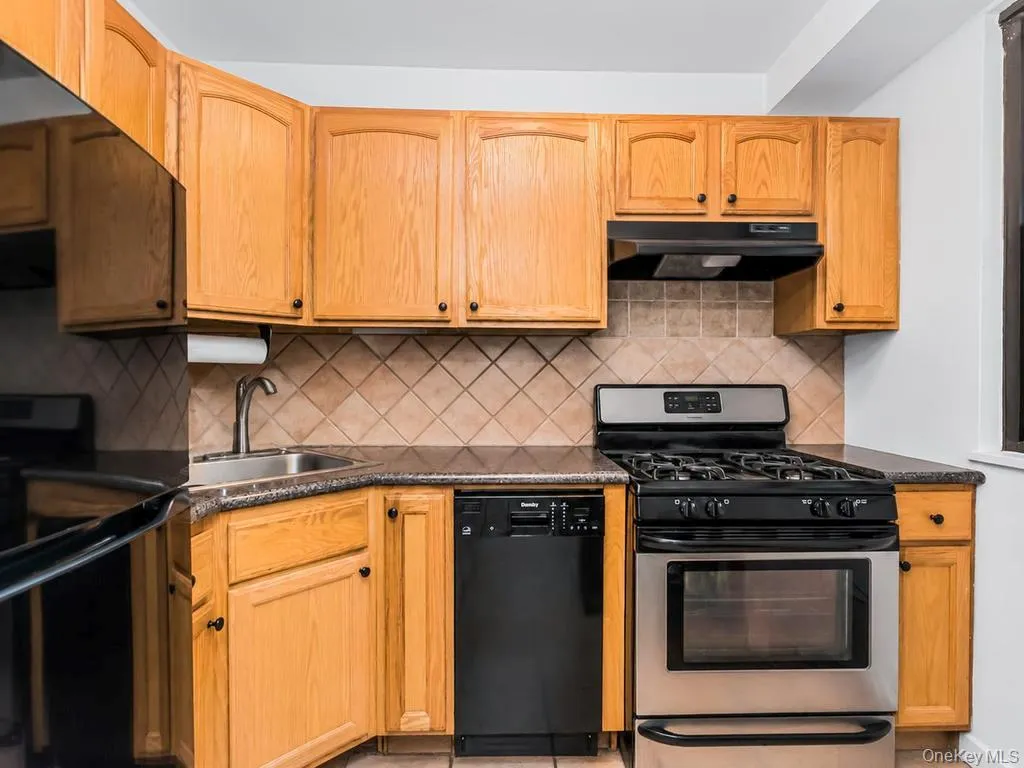4705 Henry Hudson Parkway, New York, NY, 1 Bedroom Bedrooms, 3 Rooms Rooms,1 BathroomBathrooms,Residential,For Rent,Henry Hudson,0,1009560 4705 Henry Hudson Parkway, New York, NY, 1 Bedroom Bedrooms, 3 Rooms Rooms,1 BathroomBathrooms,Residential,For Rent,Henry Hudson,0,1009560