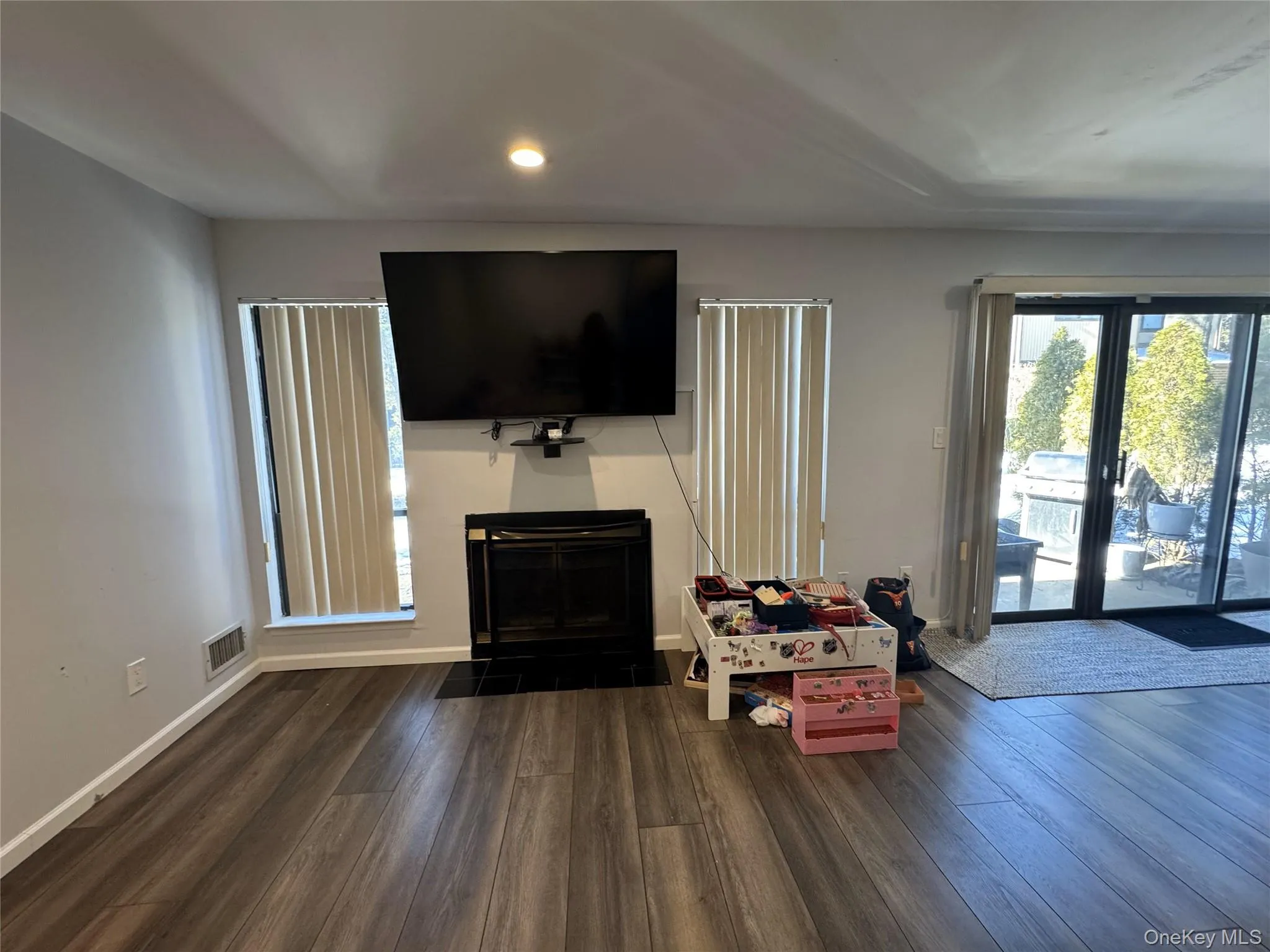 48 Wimbledon Drive, North Hempstead, NY, 3 Bedrooms Bedrooms, 7 Rooms Rooms,2 BathroomsBathrooms,Residential Lease,For Rent,Wimbledon,0,1009577 48 Wimbledon Drive, North Hempstead, NY, 3 Bedrooms Bedrooms, 7 Rooms Rooms,2 BathroomsBathrooms,Residential Lease,For Rent,Wimbledon,0,1009577