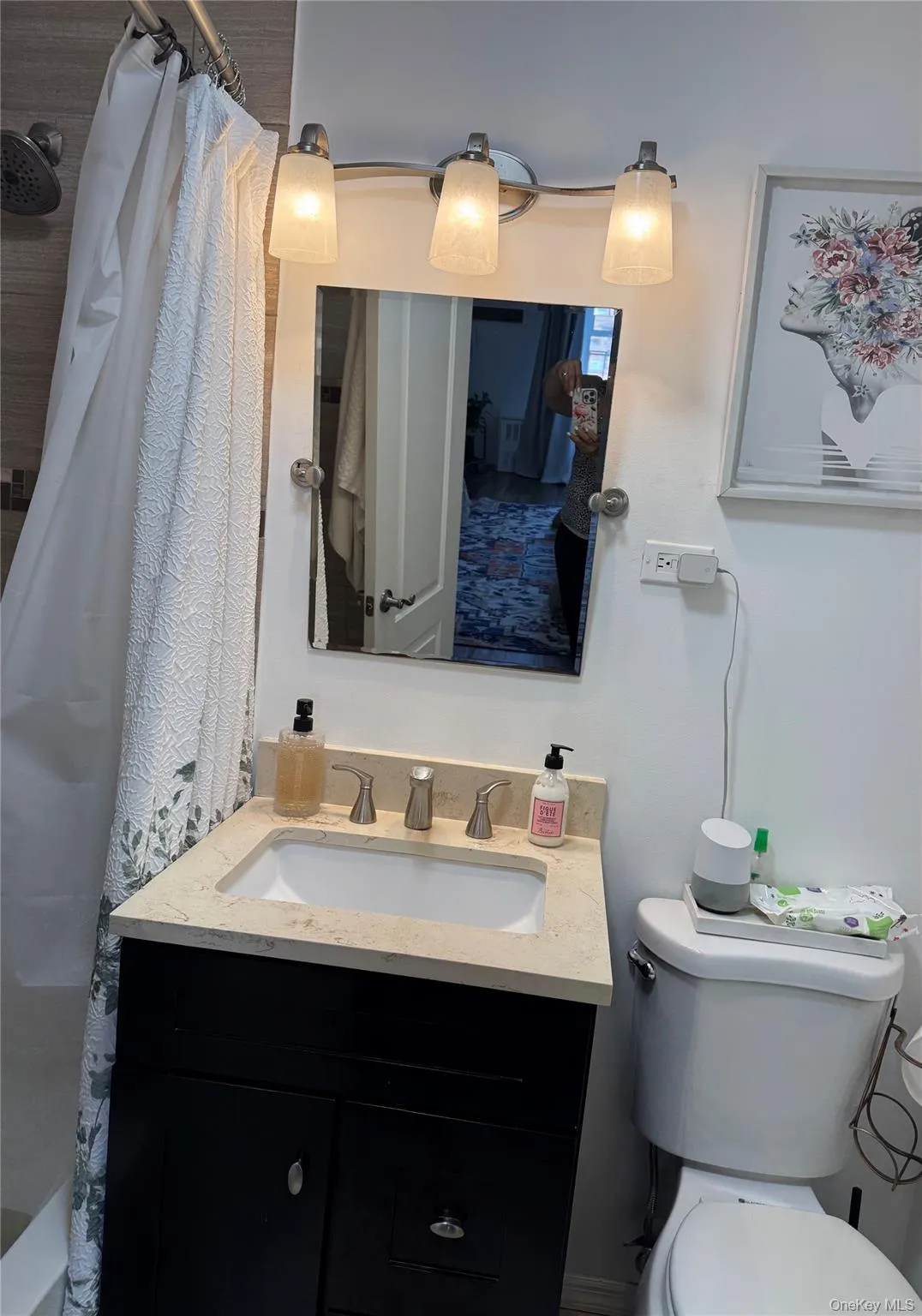 BATHROOM INSIDE MASTER BEDROOM BATHROOM INSIDE MASTER BEDROOM