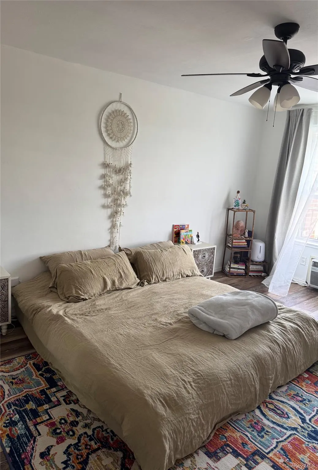 Large primary bedroom with ample space to comfortably accommodate a king-size bed. Large primary bedroom with ample space to comfortably accommodate a king-size bed.