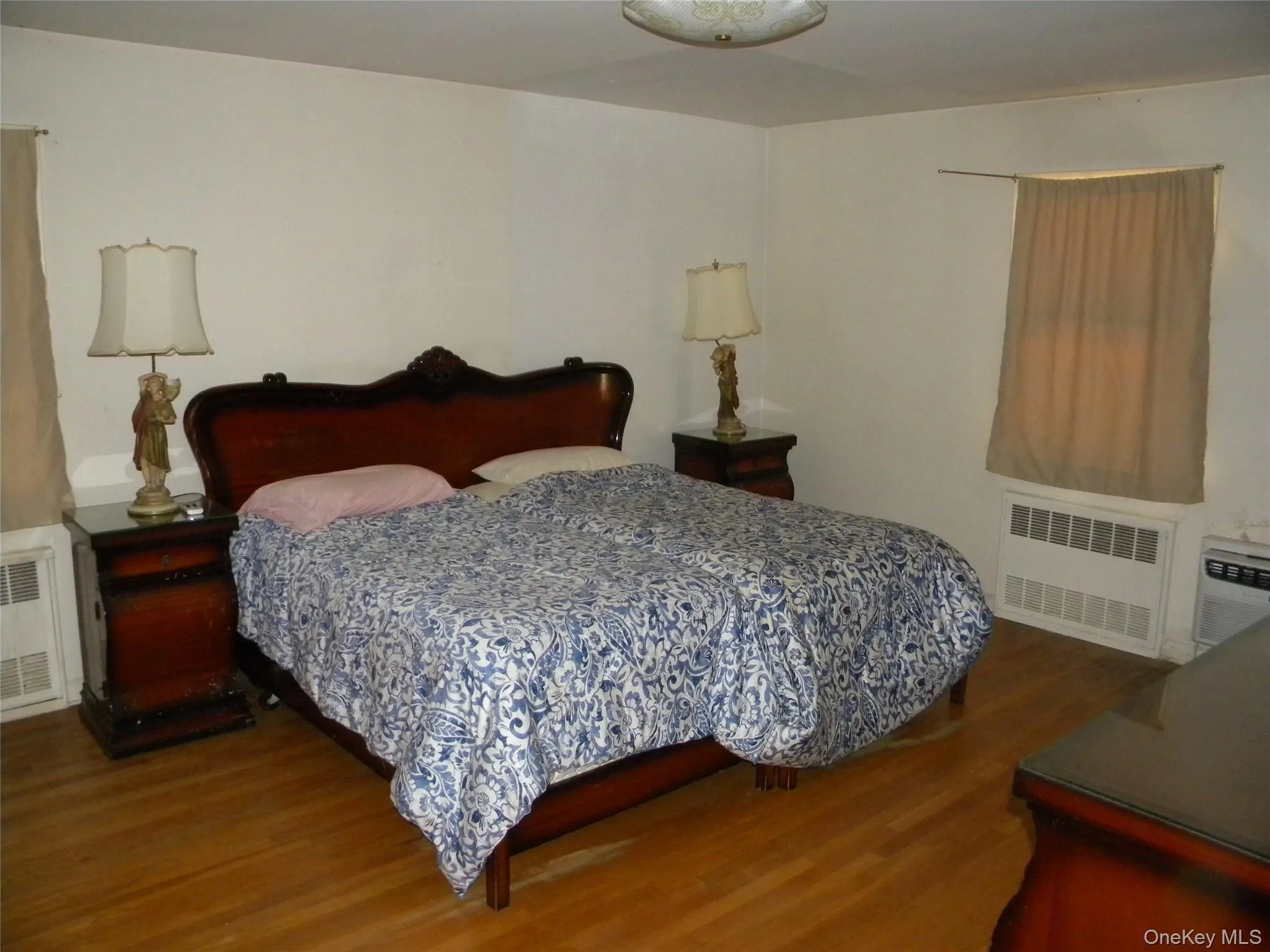 Large Bedroom with En Suite Large Bedroom with En Suite