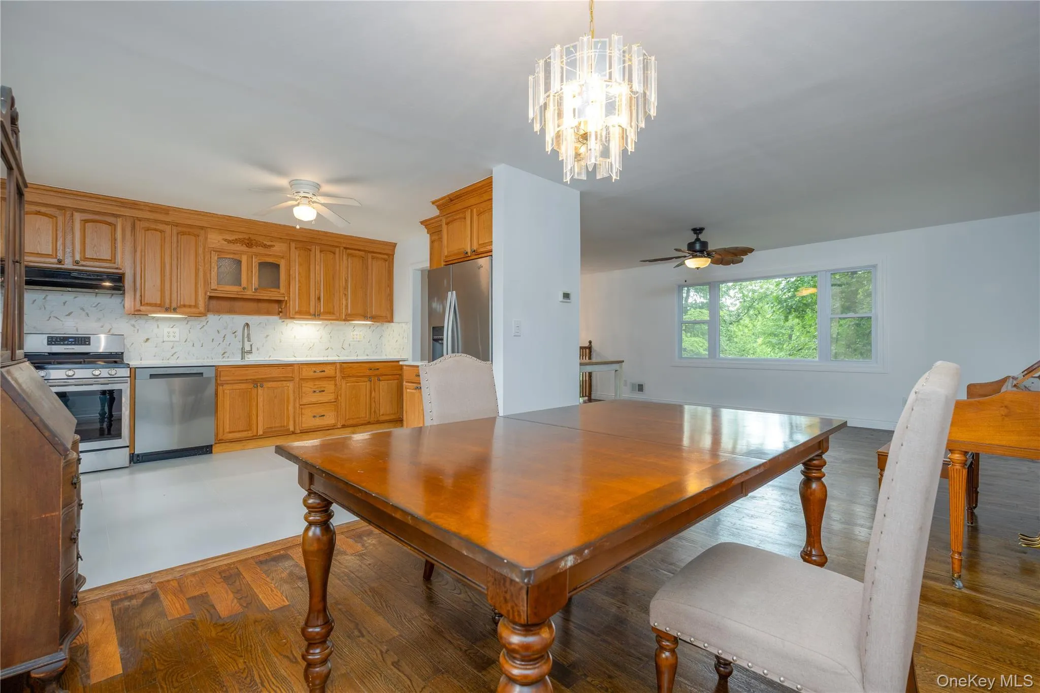 Open to kitchen Open to kitchen