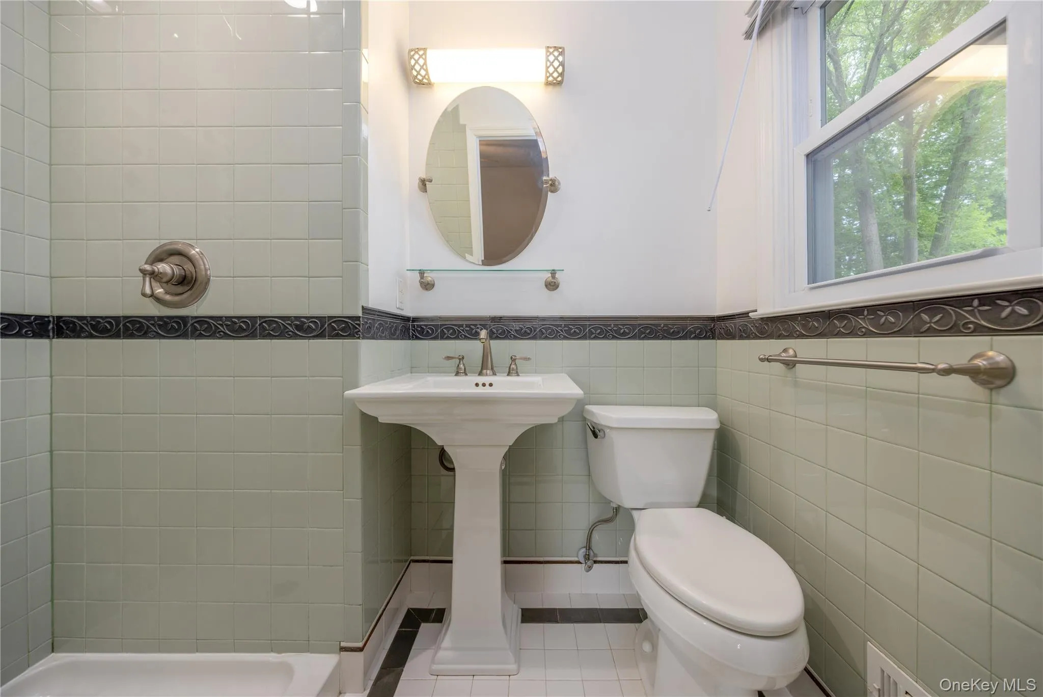 Primary bath en suite Primary bath en suite