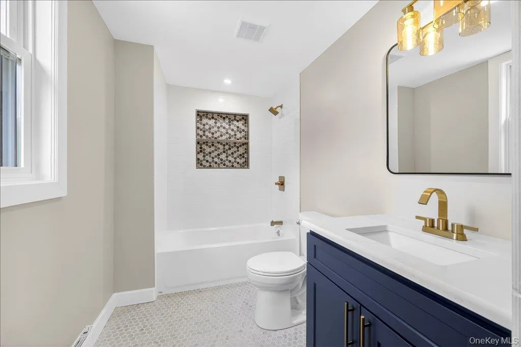 584 Shore Drive, New Windsor, NY, 4 Bedrooms Bedrooms, 9 Rooms Rooms,2 BathroomsBathrooms,Residential,For Rent,Shore,0,1009591 584 Shore Drive, New Windsor, NY, 4 Bedrooms Bedrooms, 9 Rooms Rooms,2 BathroomsBathrooms,Residential,For Rent,Shore,0,1009591