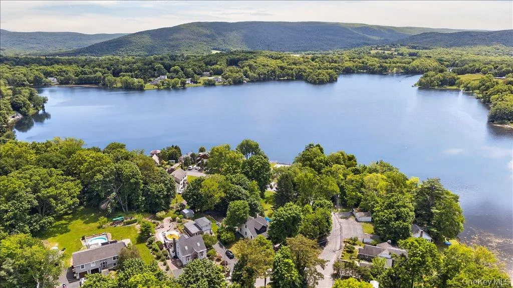 584 Shore Drive, New Windsor, NY, 4 Bedrooms Bedrooms, 9 Rooms Rooms,2 BathroomsBathrooms,Residential,For Rent,Shore,0,1009591 584 Shore Drive, New Windsor, NY, 4 Bedrooms Bedrooms, 9 Rooms Rooms,2 BathroomsBathrooms,Residential,For Rent,Shore,0,1009591