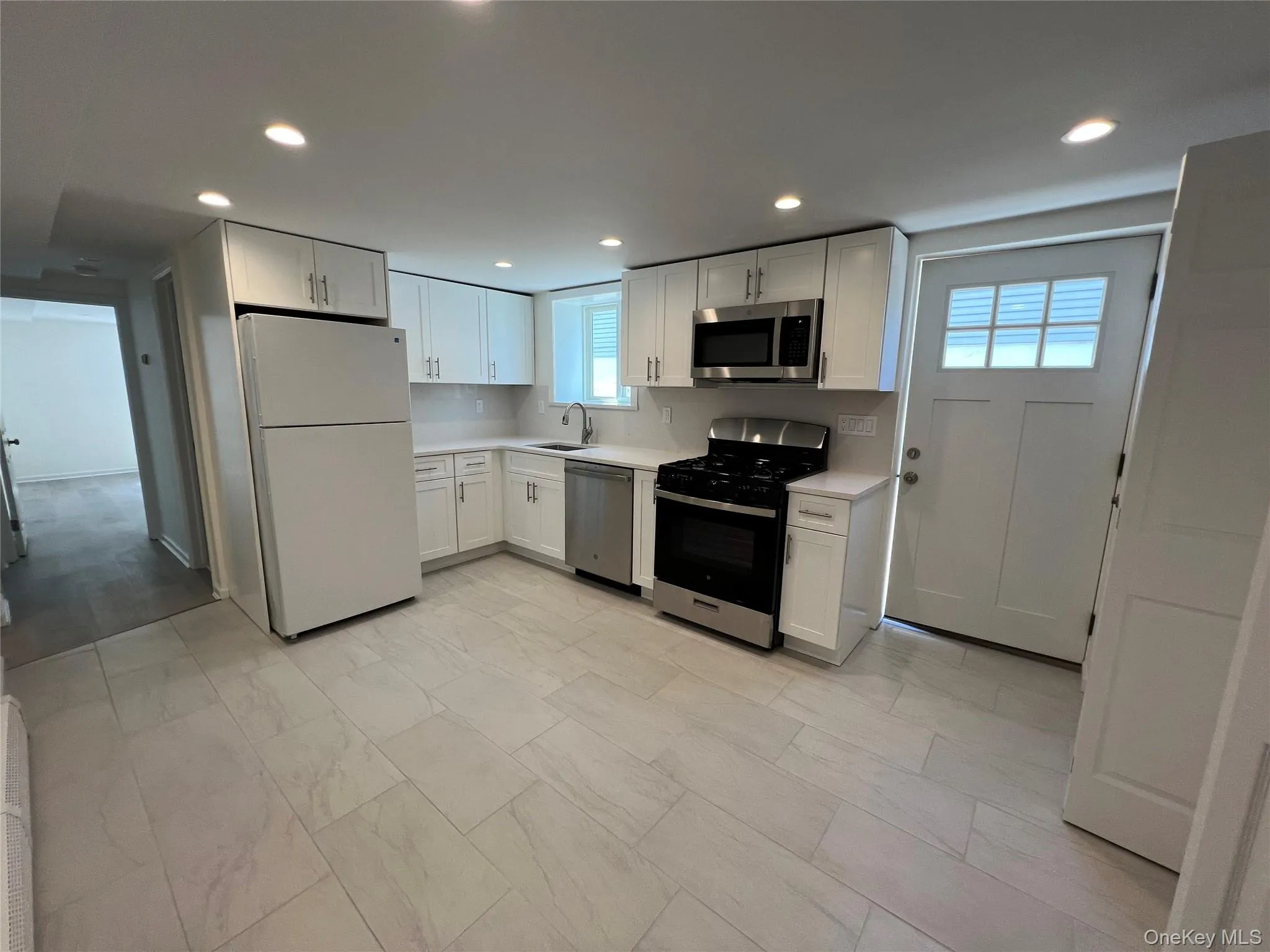 82 Hickory Road, North Hempstead, NY, 2 Bedrooms Bedrooms, 4 Rooms Rooms,1 BathroomBathrooms,Residential Lease,For Rent,Hickory,0,1009614 82 Hickory Road, North Hempstead, NY, 2 Bedrooms Bedrooms, 4 Rooms Rooms,1 BathroomBathrooms,Residential Lease,For Rent,Hickory,0,1009614