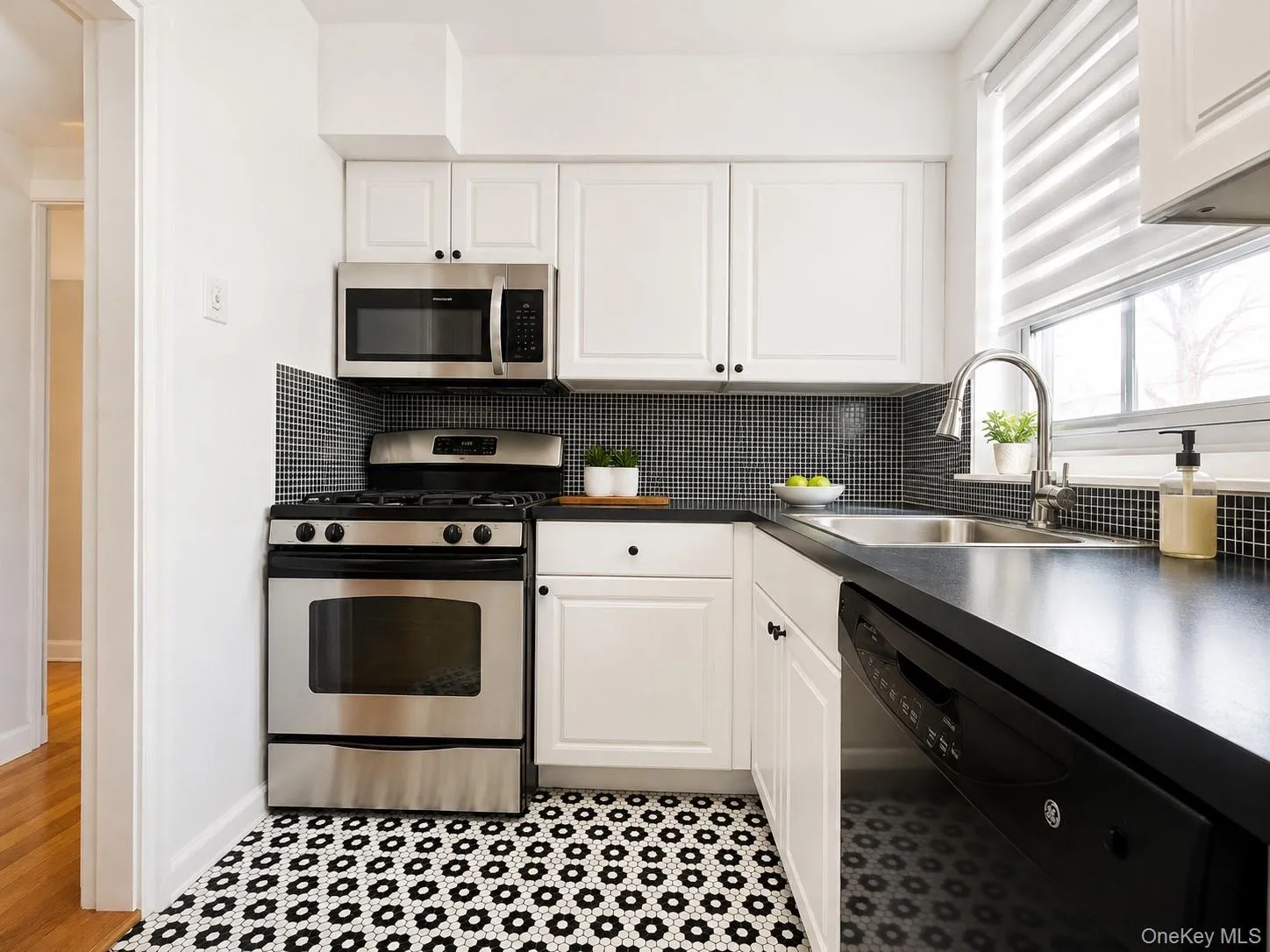 35-21 205th Street, New York, NY, 1 Bedroom Bedrooms, 4 Rooms Rooms,1 BathroomBathrooms,Residential,For Rent,205th,0,1009623 35-21 205th Street, New York, NY, 1 Bedroom Bedrooms, 4 Rooms Rooms,1 BathroomBathrooms,Residential,For Rent,205th,0,1009623