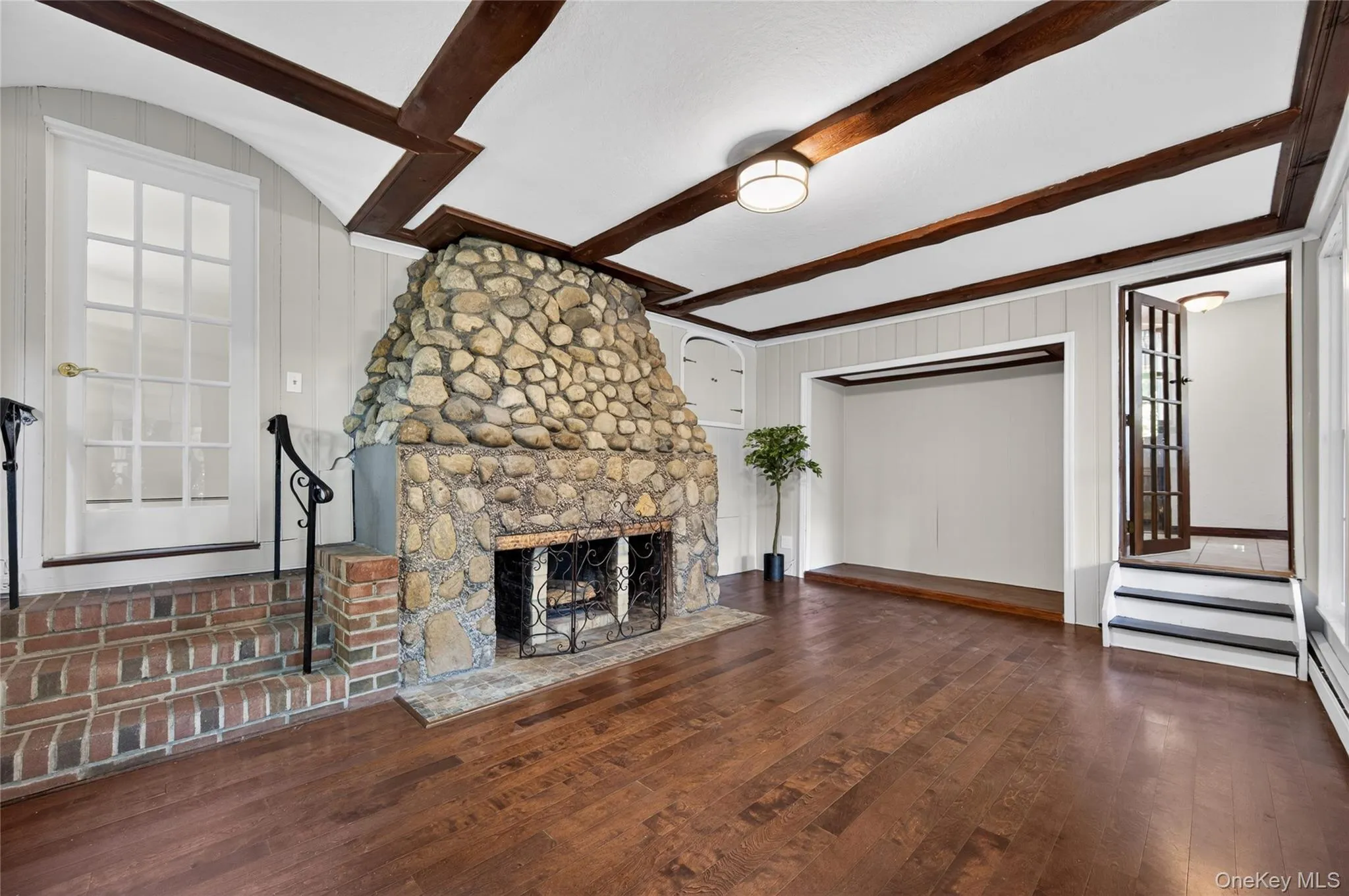 136 Lodge Avenue, Huntington, NY, 3 Bedrooms Bedrooms, 7 Rooms Rooms,2 BathroomsBathrooms,Residential,For Rent,Lodge,0,1009624 136 Lodge Avenue, Huntington, NY, 3 Bedrooms Bedrooms, 7 Rooms Rooms,2 BathroomsBathrooms,Residential,For Rent,Lodge,0,1009624