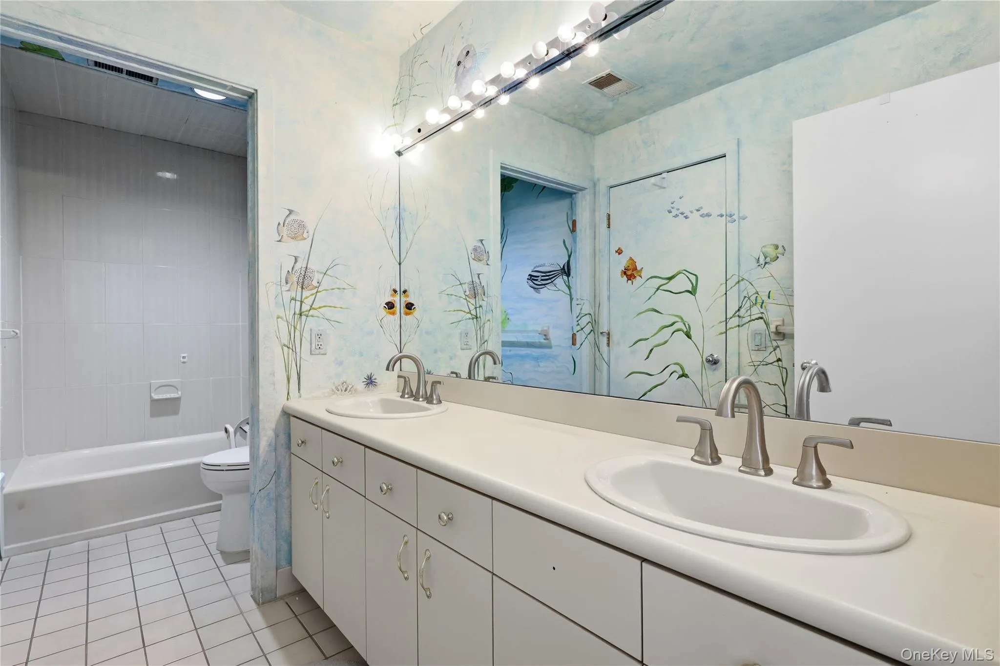 Full bathroom Full bathroom