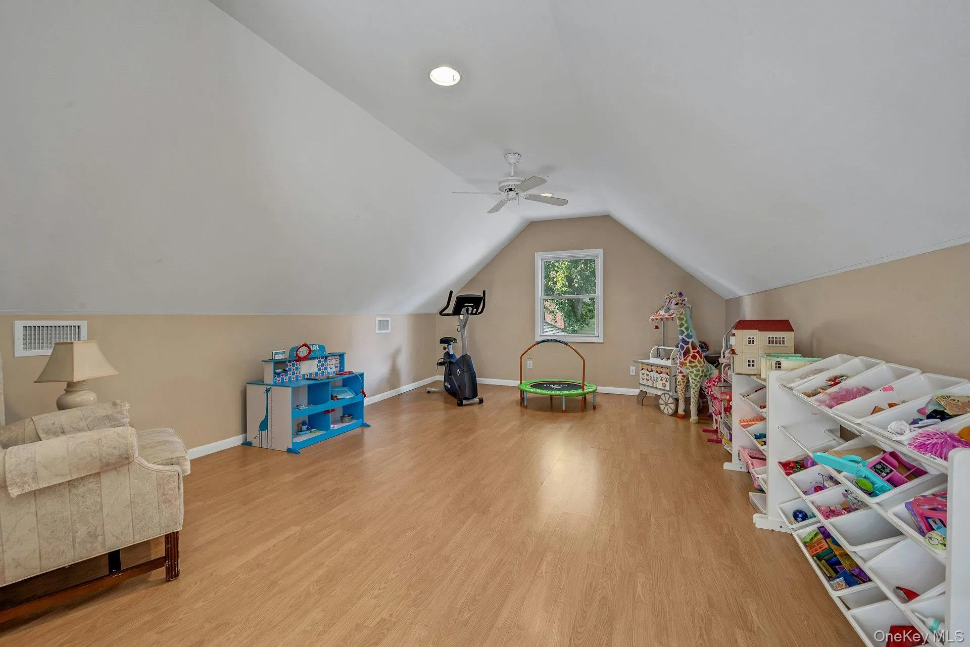 144 Thornbury Road, New Rochelle, NY, 4 Bedrooms Bedrooms, 8 Rooms Rooms,2 BathroomsBathrooms,Residential Lease,For Rent,Thornbury,0,1009638 144 Thornbury Road, New Rochelle, NY, 4 Bedrooms Bedrooms, 8 Rooms Rooms,2 BathroomsBathrooms,Residential Lease,For Rent,Thornbury,0,1009638