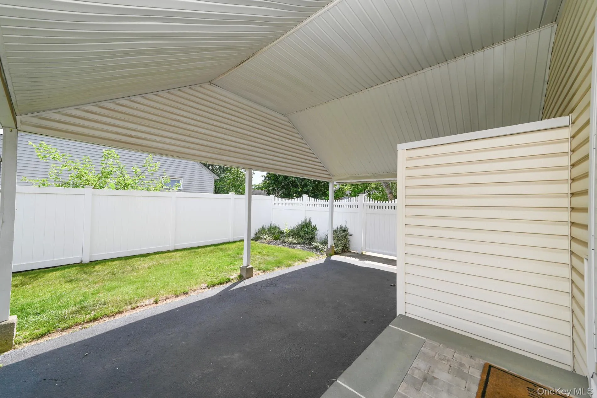 19 Midday Drive, Brookhaven, NY, 4 Bedrooms Bedrooms, 10 Rooms Rooms,3 BathroomsBathrooms,Residential,For Rent,Midday,0,1009640 19 Midday Drive, Brookhaven, NY, 4 Bedrooms Bedrooms, 10 Rooms Rooms,3 BathroomsBathrooms,Residential,For Rent,Midday,0,1009640