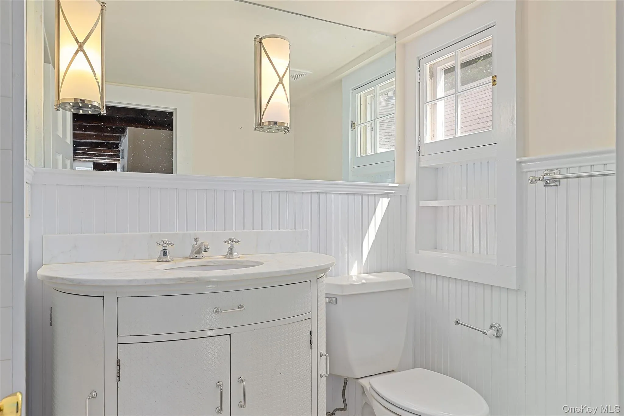 Full bathroom Full bathroom