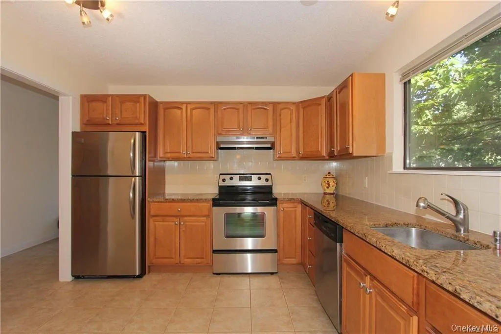 246 Heritage Hills Drive, Somers, NY, 3 Bedrooms Bedrooms, 6 Rooms Rooms,2 BathroomsBathrooms,Residential Lease,For Rent,Heritage Hills,0,1009649 246 Heritage Hills Drive, Somers, NY, 3 Bedrooms Bedrooms, 6 Rooms Rooms,2 BathroomsBathrooms,Residential Lease,For Rent,Heritage Hills,0,1009649