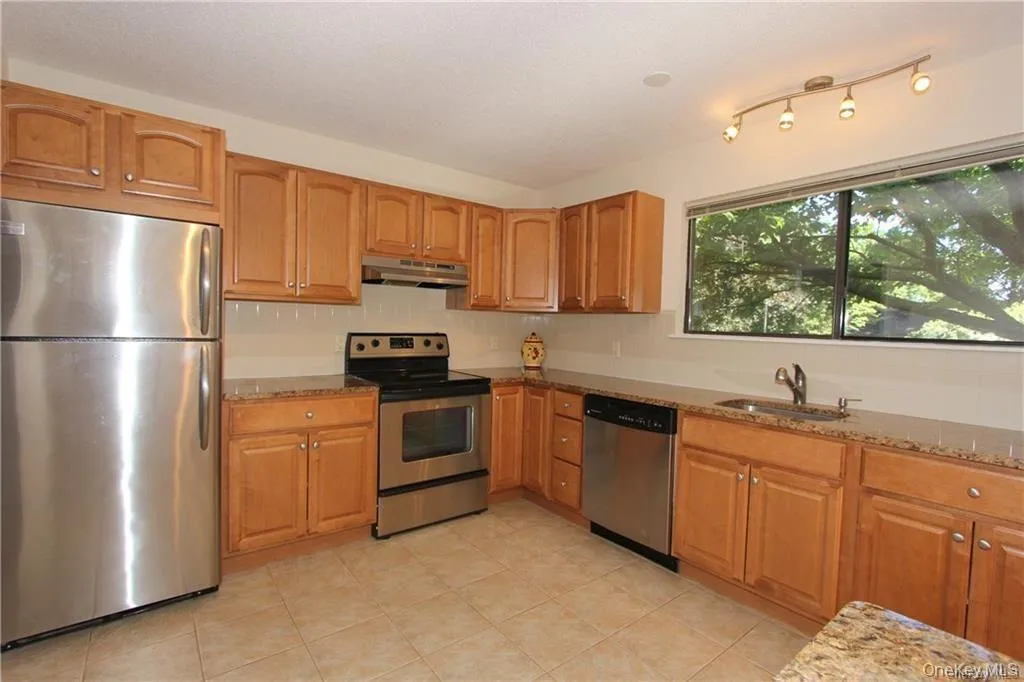 246 Heritage Hills Drive, Somers, NY, 3 Bedrooms Bedrooms, 6 Rooms Rooms,2 BathroomsBathrooms,Residential Lease,For Rent,Heritage Hills,0,1009649 246 Heritage Hills Drive, Somers, NY, 3 Bedrooms Bedrooms, 6 Rooms Rooms,2 BathroomsBathrooms,Residential Lease,For Rent,Heritage Hills,0,1009649