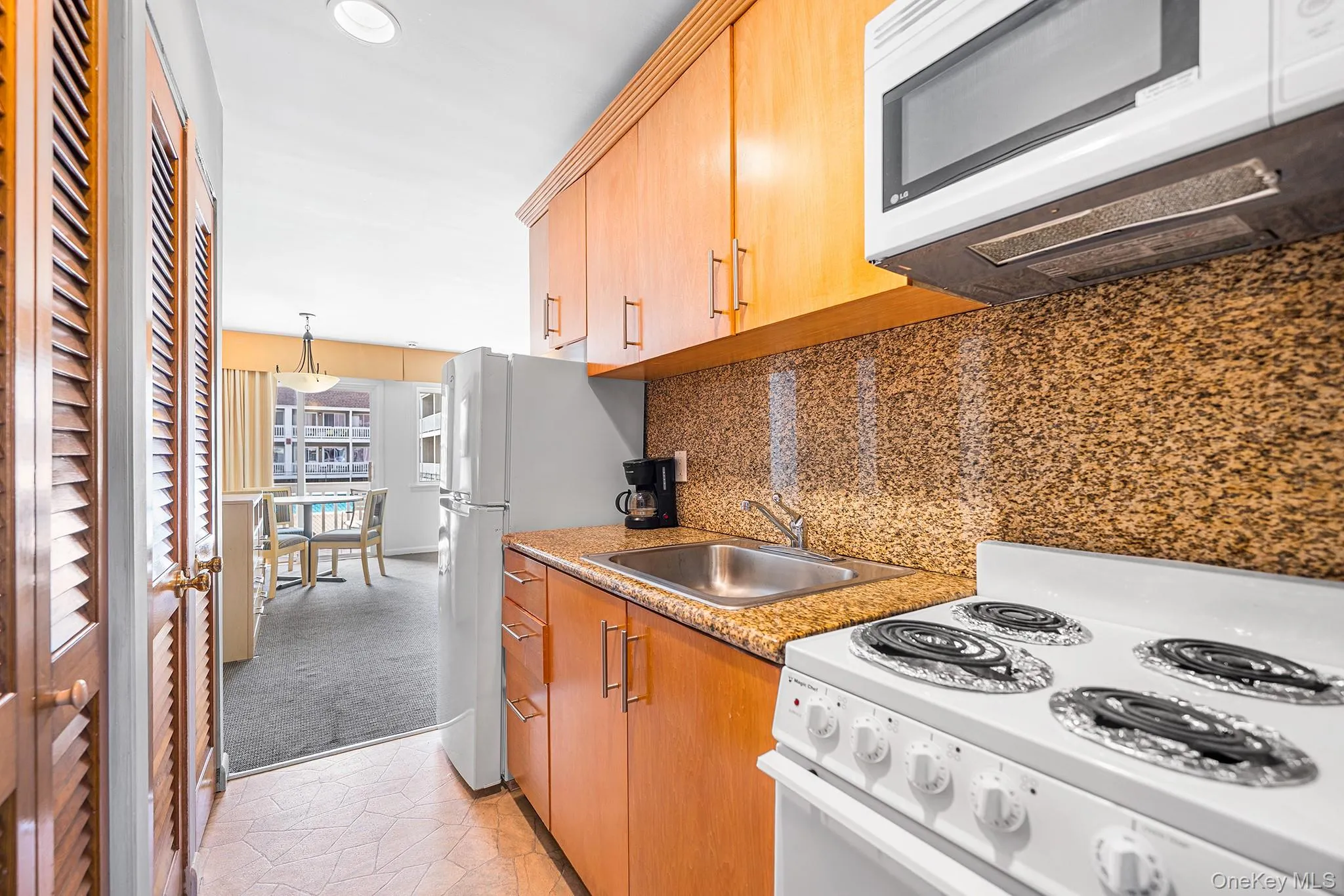 131 Emerson Avenue, East Hampton, NY, 1 Bedroom Bedrooms, 3 Rooms Rooms,1 BathroomBathrooms,Residential,For Rent,Emerson,0,1009652 131 Emerson Avenue, East Hampton, NY, 1 Bedroom Bedrooms, 3 Rooms Rooms,1 BathroomBathrooms,Residential,For Rent,Emerson,0,1009652