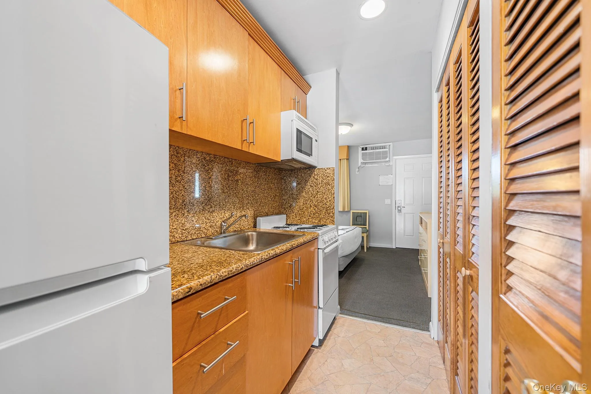 131 Emerson Avenue, East Hampton, NY, 1 Bedroom Bedrooms, 3 Rooms Rooms,1 BathroomBathrooms,Residential,For Rent,Emerson,0,1009652 131 Emerson Avenue, East Hampton, NY, 1 Bedroom Bedrooms, 3 Rooms Rooms,1 BathroomBathrooms,Residential,For Rent,Emerson,0,1009652