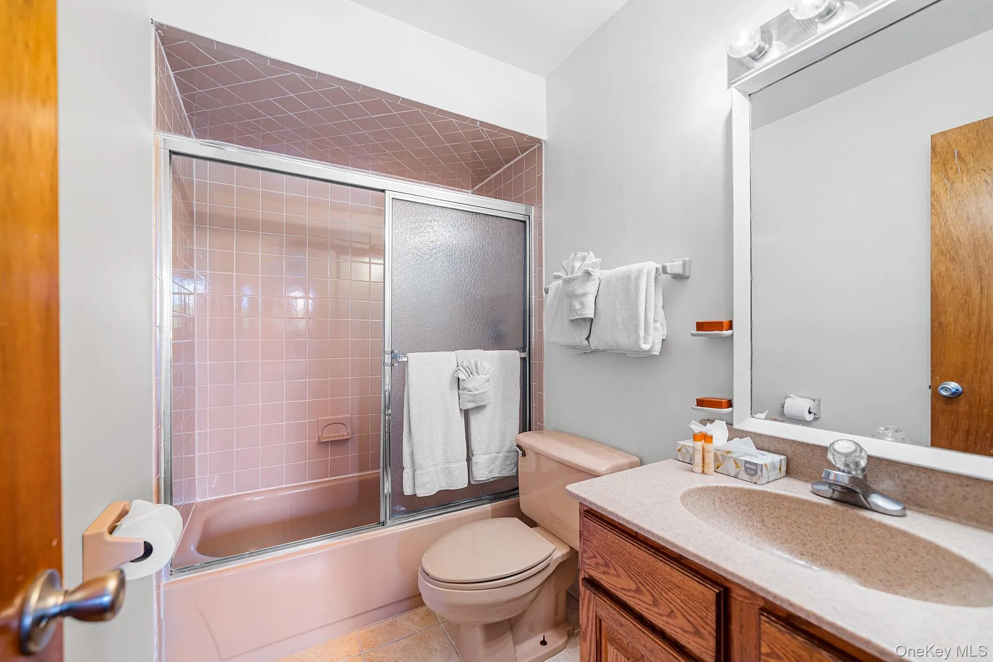 131 Emerson Avenue, East Hampton, NY, 1 Bedroom Bedrooms, 3 Rooms Rooms,1 BathroomBathrooms,Residential,For Rent,Emerson,0,1009652 131 Emerson Avenue, East Hampton, NY, 1 Bedroom Bedrooms, 3 Rooms Rooms,1 BathroomBathrooms,Residential,For Rent,Emerson,0,1009652