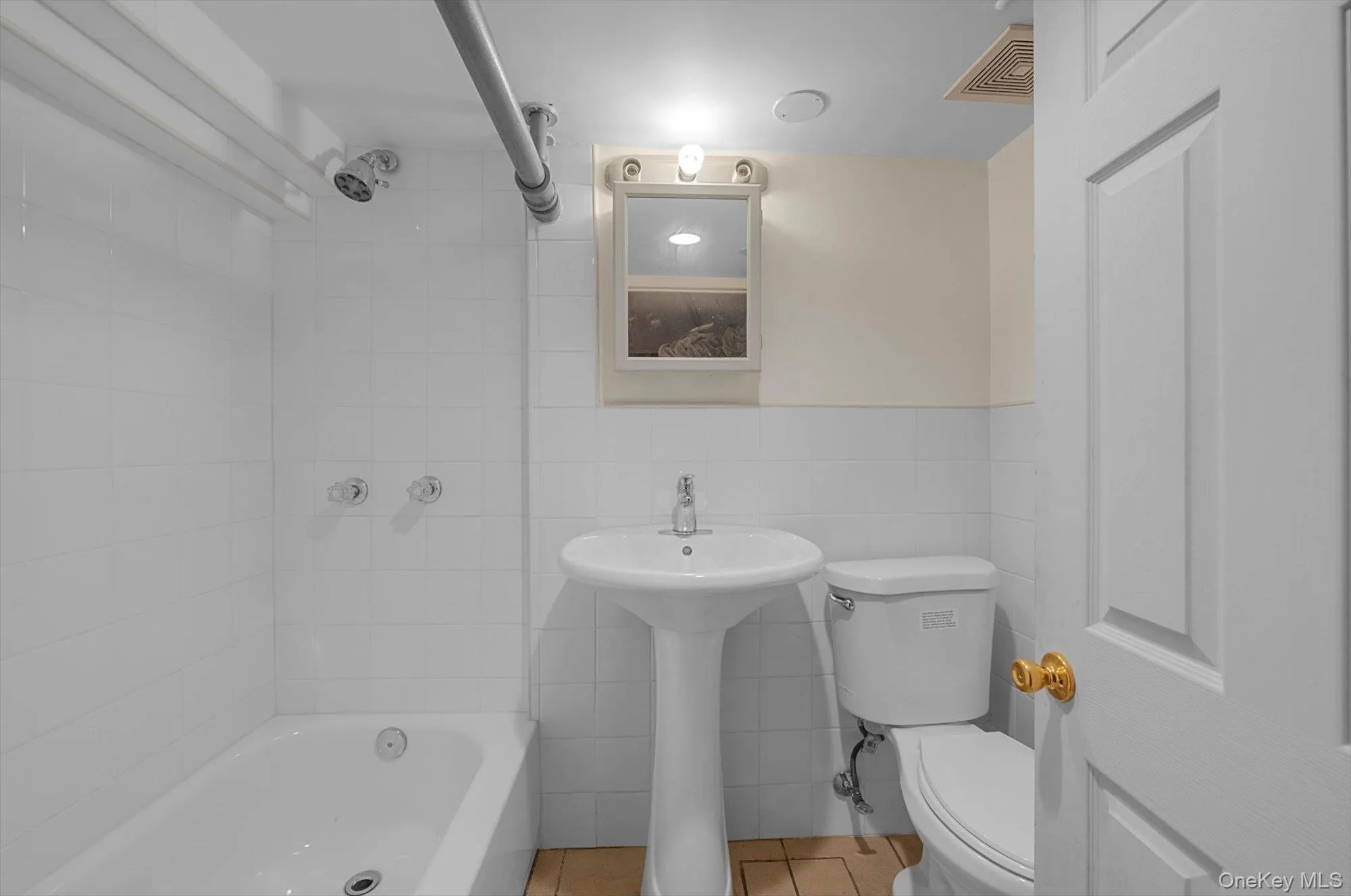 225-13 95th Avenue, Hempstead, NY, 3 Bedrooms Bedrooms, 7 Rooms Rooms,1 BathroomBathrooms,Residential,For Rent,95th,0,1009659 225-13 95th Avenue, Hempstead, NY, 3 Bedrooms Bedrooms, 7 Rooms Rooms,1 BathroomBathrooms,Residential,For Rent,95th,0,1009659