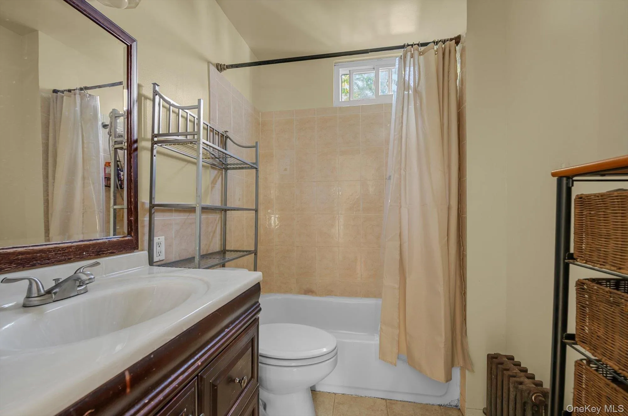 225-13 95th Avenue, Hempstead, NY, 3 Bedrooms Bedrooms, 7 Rooms Rooms,1 BathroomBathrooms,Residential,For Rent,95th,0,1009659 225-13 95th Avenue, Hempstead, NY, 3 Bedrooms Bedrooms, 7 Rooms Rooms,1 BathroomBathrooms,Residential,For Rent,95th,0,1009659