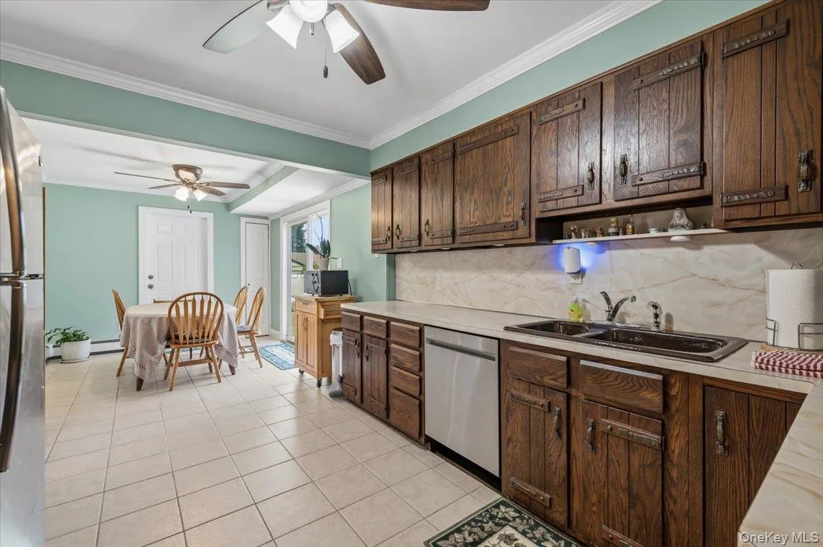 3 Cherry Street, Oyster Bay, NY, 3 Bedrooms Bedrooms, 10 Rooms Rooms,2 BathroomsBathrooms,Residential,For Rent,Cherry,0,1009661 3 Cherry Street, Oyster Bay, NY, 3 Bedrooms Bedrooms, 10 Rooms Rooms,2 BathroomsBathrooms,Residential,For Rent,Cherry,0,1009661
