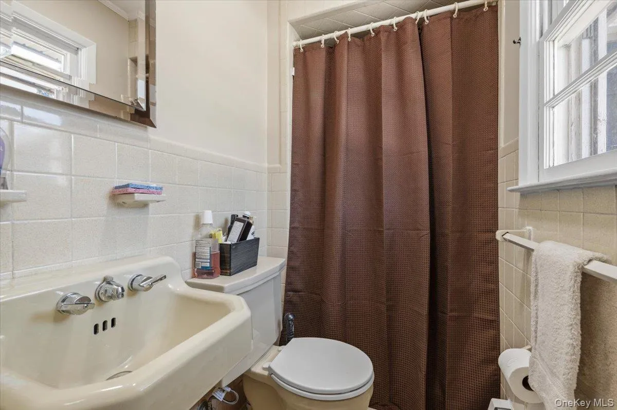3 Cherry Street, Oyster Bay, NY, 3 Bedrooms Bedrooms, 10 Rooms Rooms,2 BathroomsBathrooms,Residential,For Rent,Cherry,0,1009661 3 Cherry Street, Oyster Bay, NY, 3 Bedrooms Bedrooms, 10 Rooms Rooms,2 BathroomsBathrooms,Residential,For Rent,Cherry,0,1009661