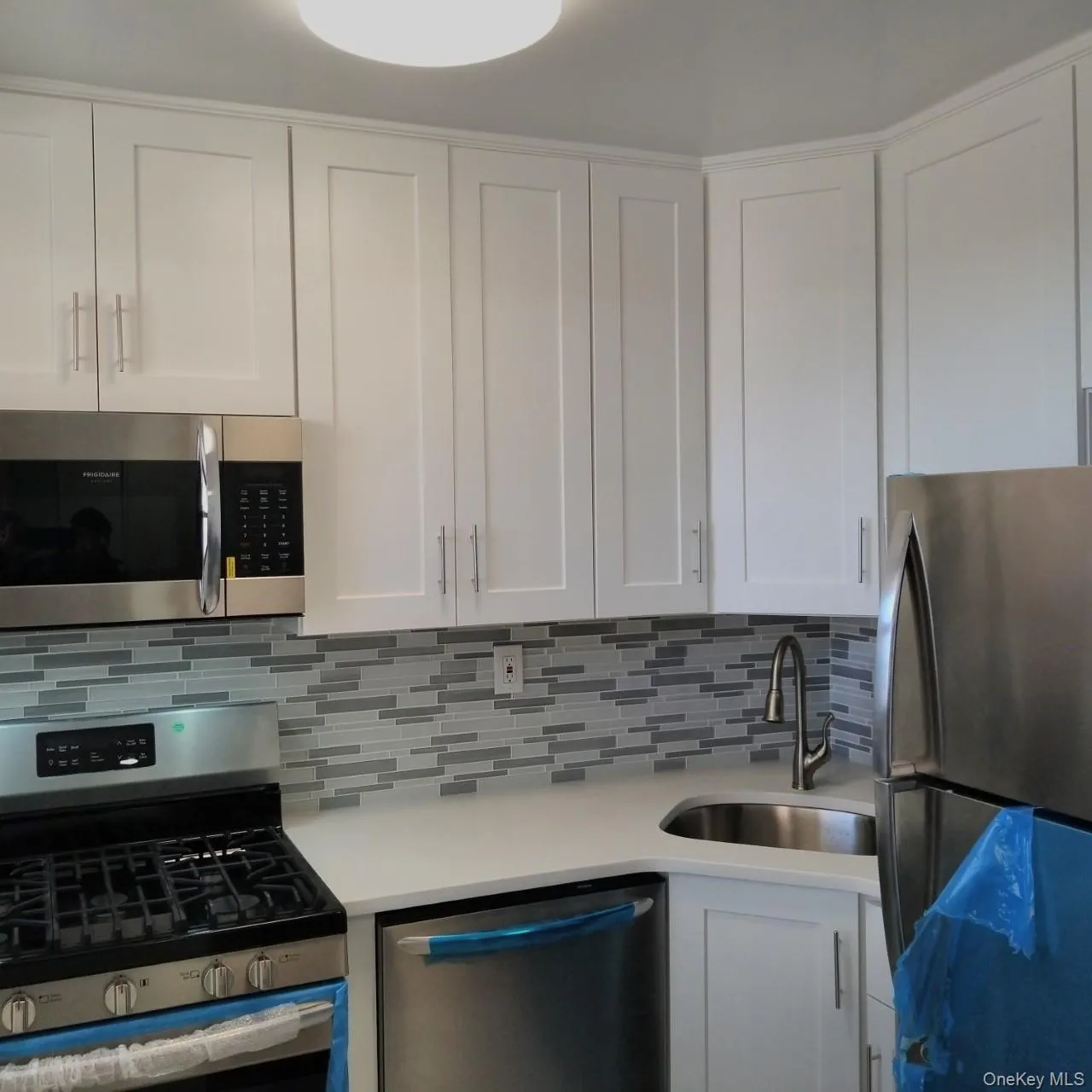 61-35 98th Street, New York, NY, 1 Bedroom Bedrooms, 4 Rooms Rooms,1 BathroomBathrooms,Residential Lease,For Rent,98th,0,1009667 61-35 98th Street, New York, NY, 1 Bedroom Bedrooms, 4 Rooms Rooms,1 BathroomBathrooms,Residential Lease,For Rent,98th,0,1009667