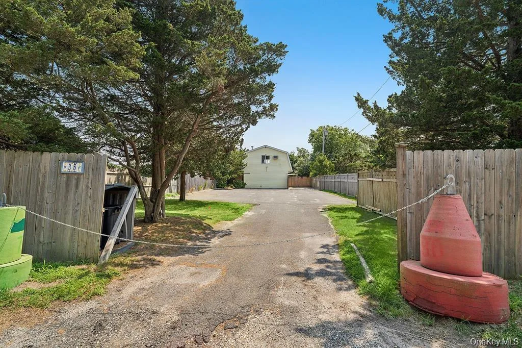 35 c Gardners Lane, Southampton, NY, 2 Bedrooms Bedrooms, 4 Rooms Rooms,2 BathroomsBathrooms,Residential Lease,For Rent,Gardners,0,1009668 35 c Gardners Lane, Southampton, NY, 2 Bedrooms Bedrooms, 4 Rooms Rooms,2 BathroomsBathrooms,Residential Lease,For Rent,Gardners,0,1009668