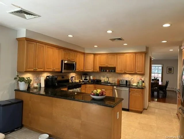 100 Rockywood Road, North Hempstead, NY, 4 Bedrooms Bedrooms, 9 Rooms Rooms,2 BathroomsBathrooms,Residential Lease,For Rent,Rockywood,0,1009672 100 Rockywood Road, North Hempstead, NY, 4 Bedrooms Bedrooms, 9 Rooms Rooms,2 BathroomsBathrooms,Residential Lease,For Rent,Rockywood,0,1009672